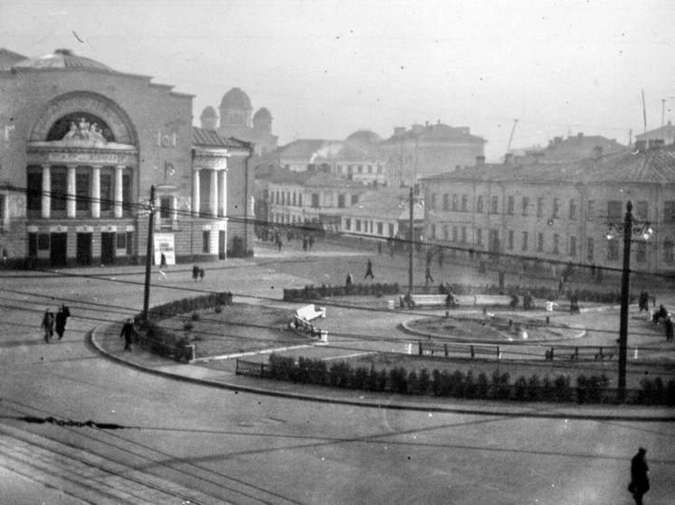 Власть озаботилась театром