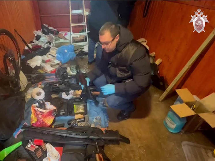 После убийства водителя адвоката у школы в Петербурге нашли склад оружия