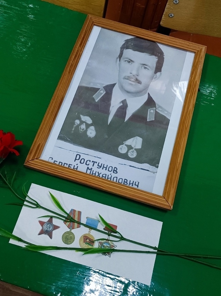 В школе в Оленино появилась Парта Героя, посвященная Сергею Ростунову