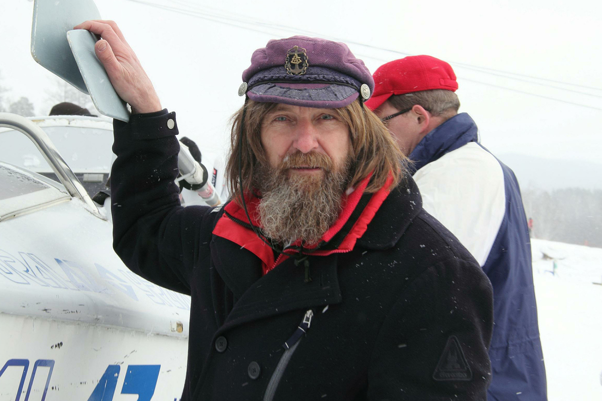 Konyukhov sets another record: to the North Pole on a motorized paraglider