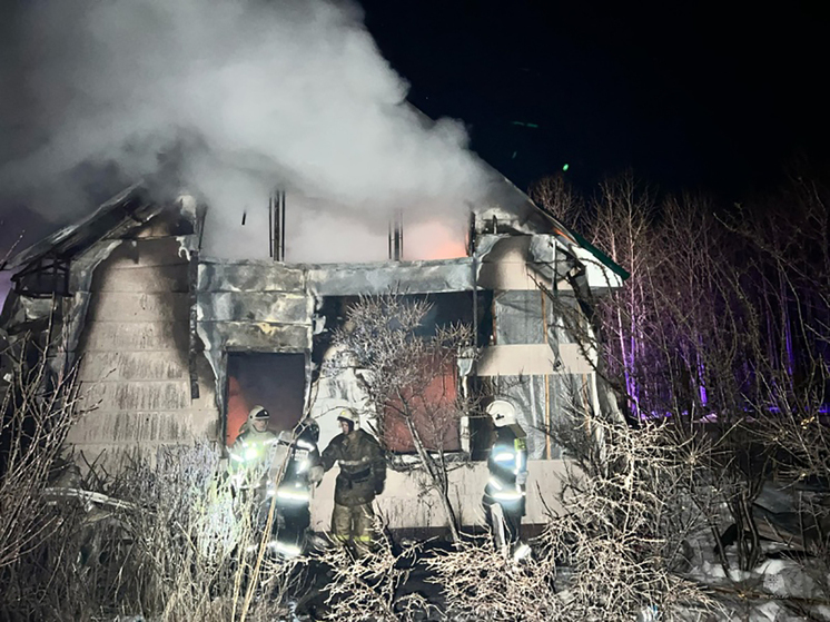 Жители Камчатки пострадали, спасая из огня вещи