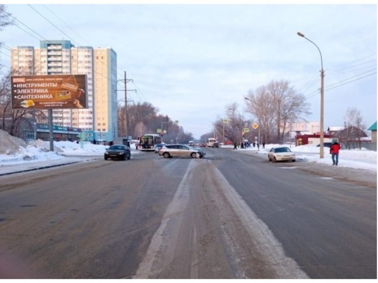 Женщина и подросток получили травмы в ДТП в Первомайском районе Новосибирска