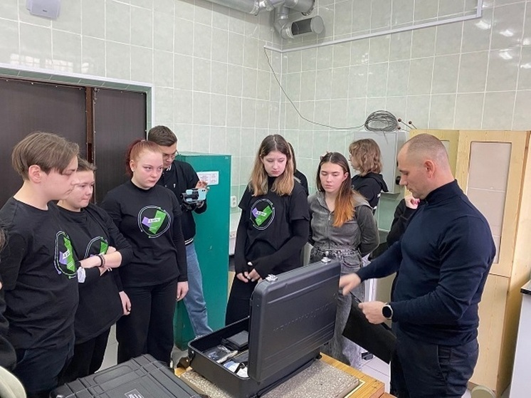 В Рыбинске учащиеся старших классов пришли в гости к полицейским