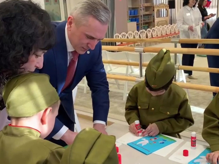 Тюменские дошколята изготовили открытки для сибирских бойцов в зоне СВО