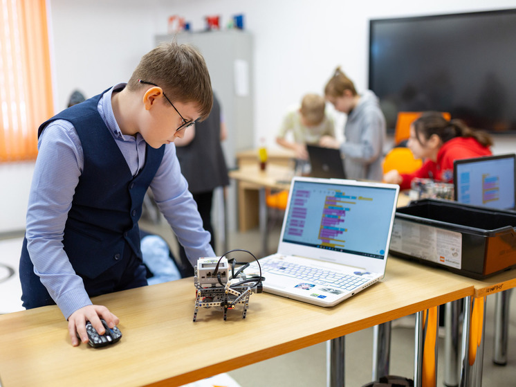 Сургутские школьники соревнуются в робототехнике