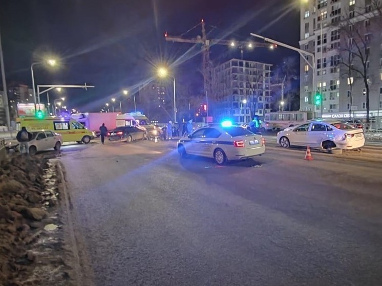 В Липецке в массовой аварии пострадали три водителя