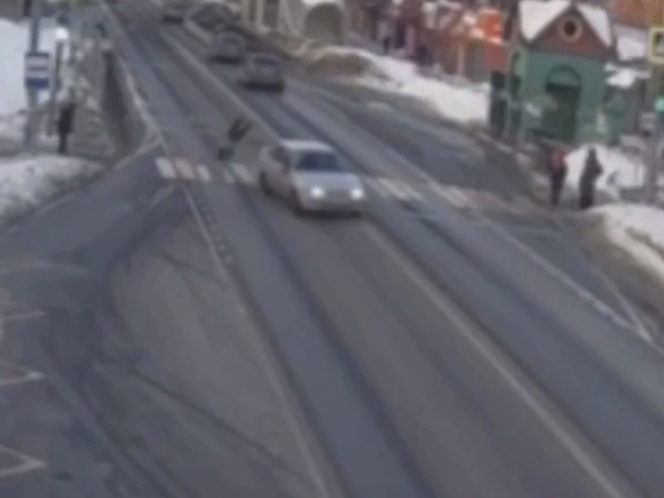 Парень бросился под колеса машины на зебре в Орехово-Зуево