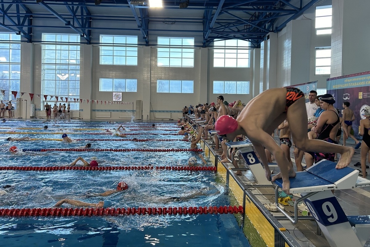 The first stage of the “Path of the Champion” swimming championship has started in Kirov.