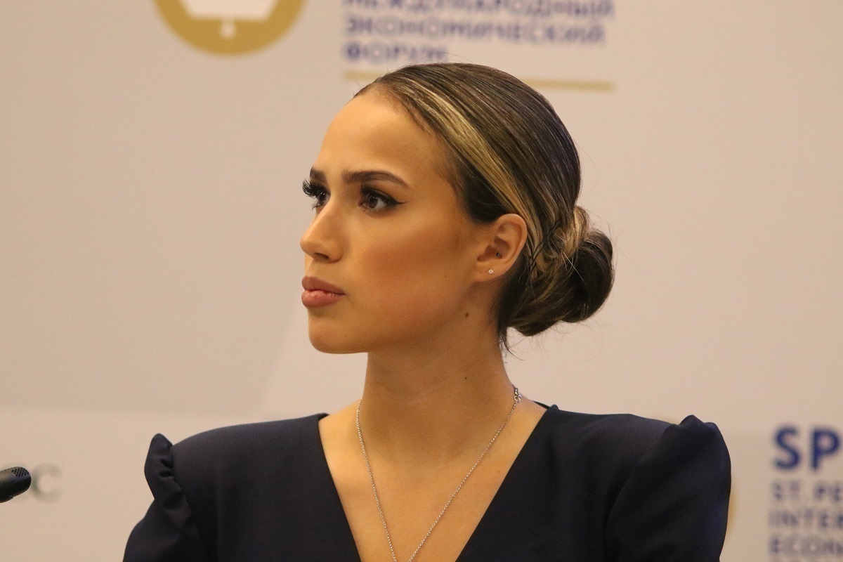 Загитова рассказала, что осваивает профессию буровика