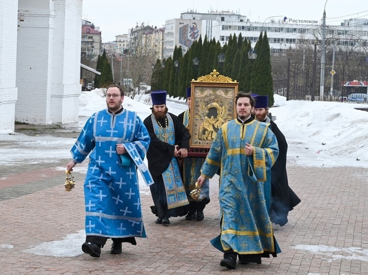 Костромскую икону Феодоровской Божией Матери доставили в прифронтовой Брянск