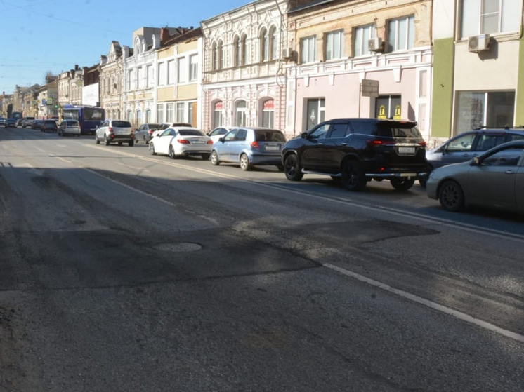 На каких улицах Астрахани проведут ямочный ремонт
