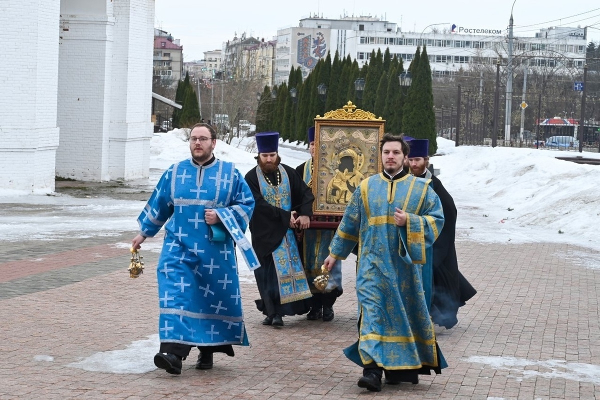 Костромскую икону Феодоровской Божией Матери доставили в прифронтовой Брянск