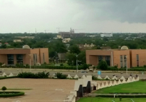 В столице Чада городе Нджамене, где некоторое время назад произошла интенсивная стрельба, группа военных выдвинулась к президентскому дворцу