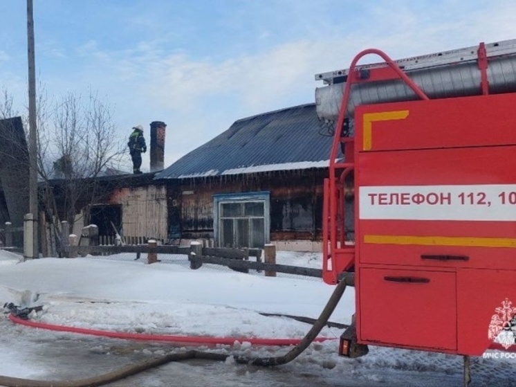 Пожарные более 2-х часов тушили возгорание в жилом доме в Томском районе