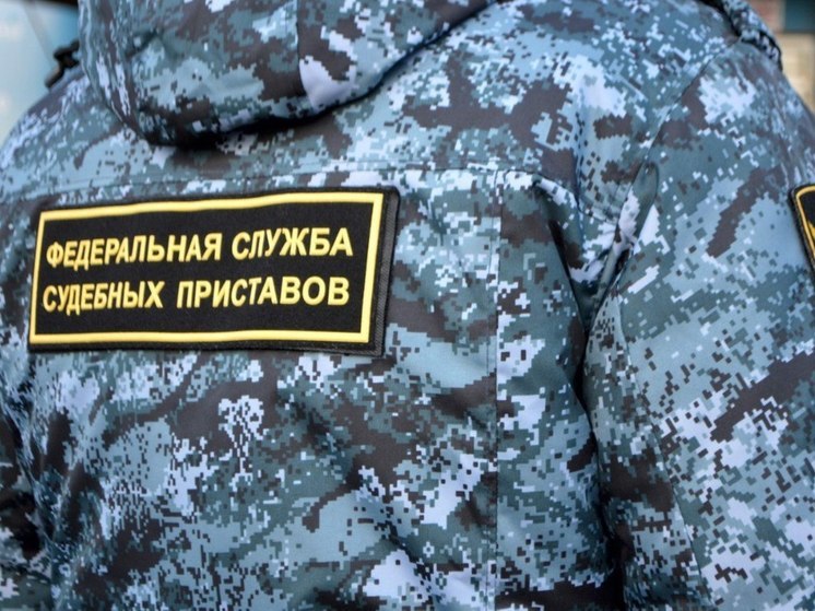 Курские приставы в квартире алиментщика задержали разыскиваемого наркомана