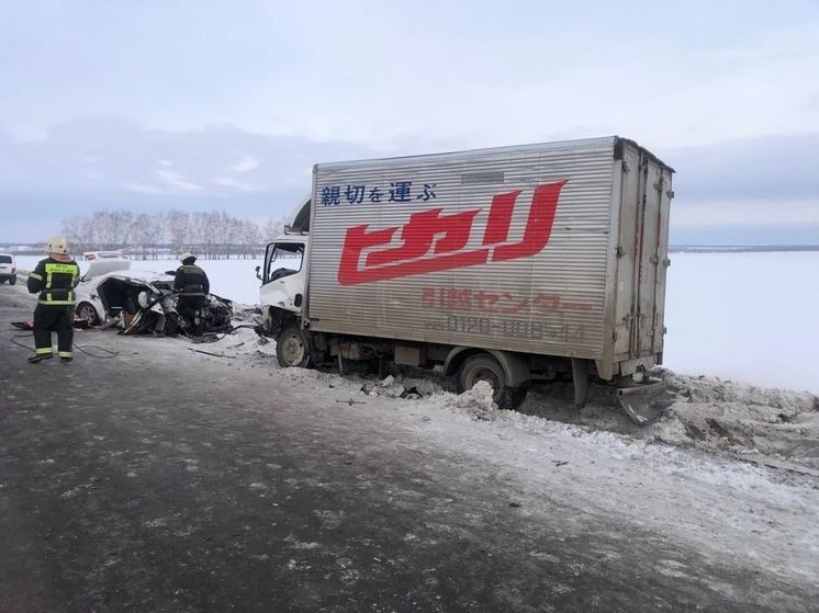 Два человека погибли в жесткой аварии с грузовиком на трассе Павловск — Барнаул