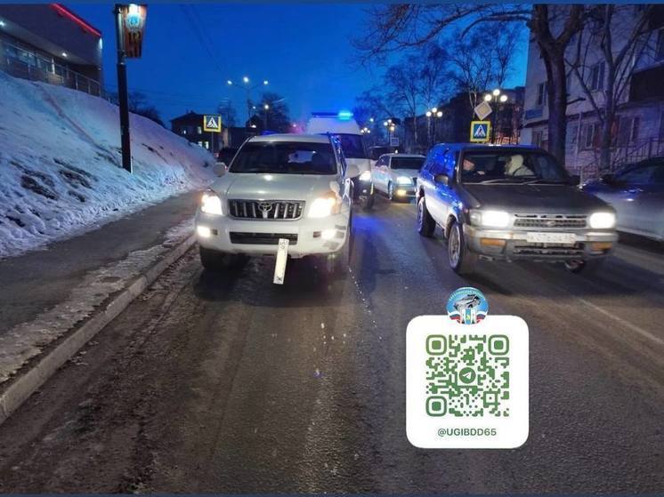 В Корсакове внедорожник покалечил девушку на переходе