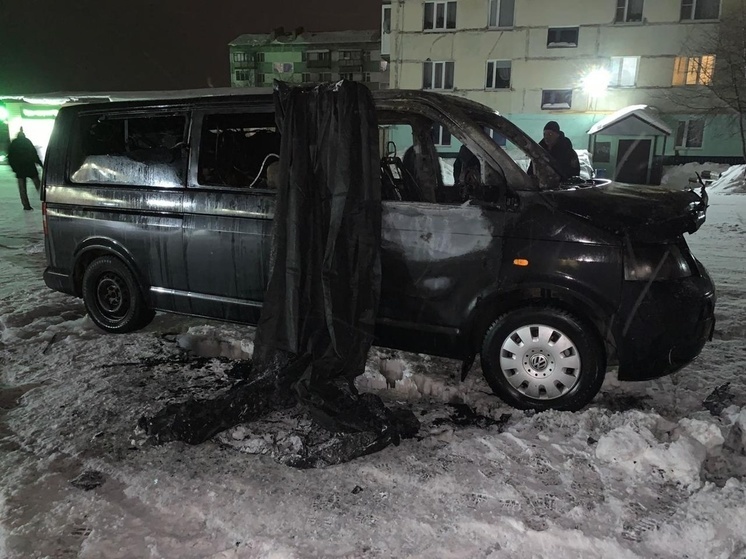 В Ленском районе мужчина погиб при пожаре в микроавтобусе