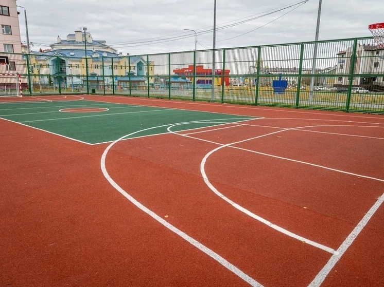 В Салехарде летом обновят площадки у школ и детских садов