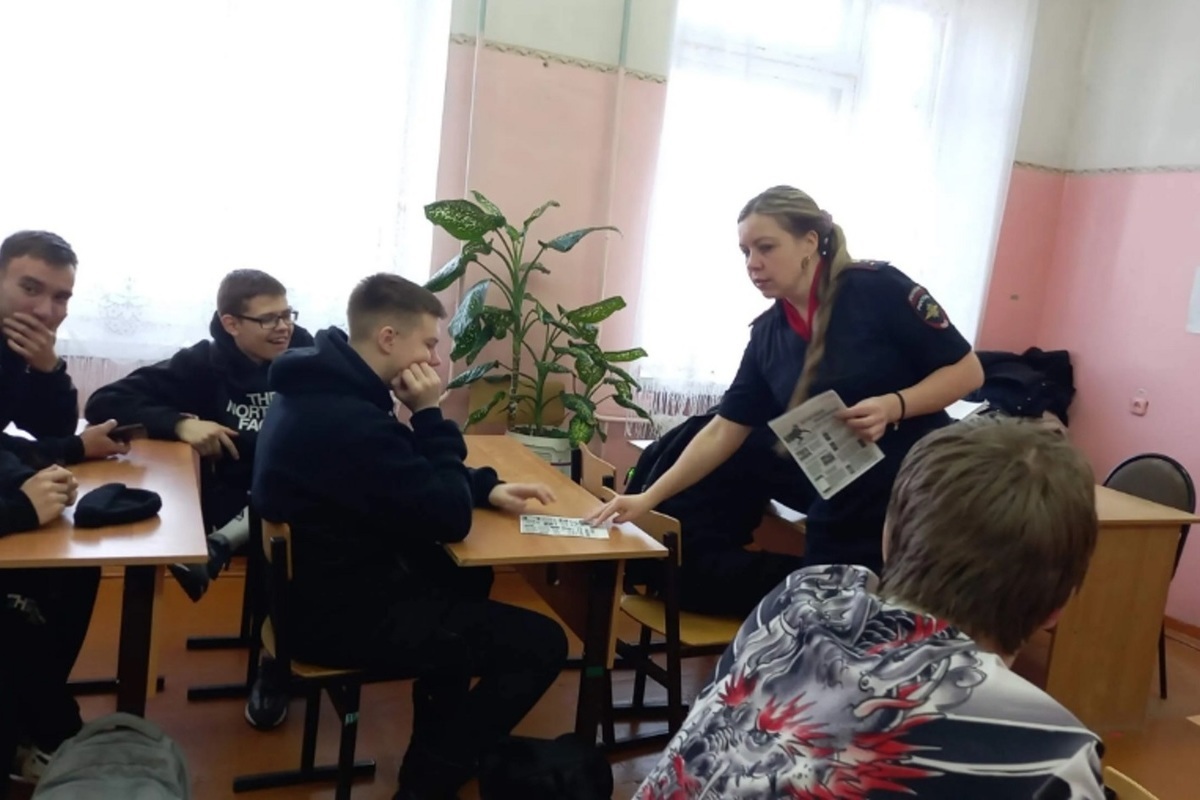 Костромские полицейские учили молодое поколение говорить «нет» аферистам