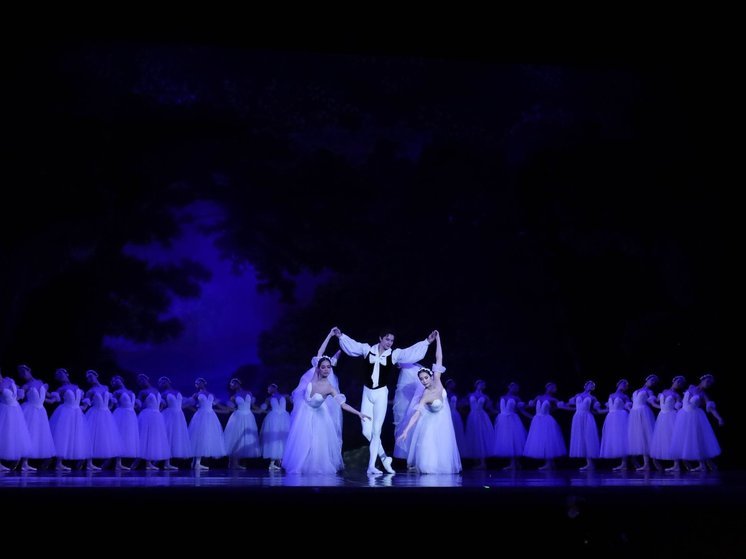 В Улан-Удэ с успехом проходит премьера балетных спектаклей о романтической красоте и эволюции мира