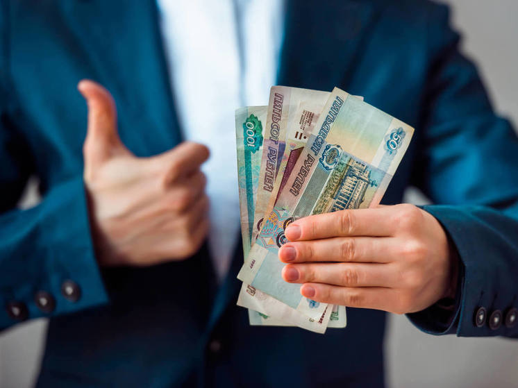 За год среднемесячная зарплата в Костромской области выросла на 15%