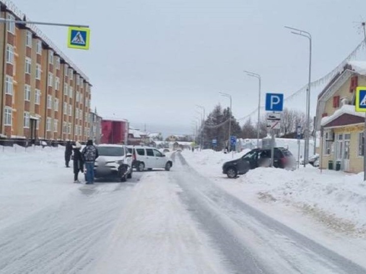 В Тарко-Сале из-за нарушения ПДД пострадал пассажир легковушки