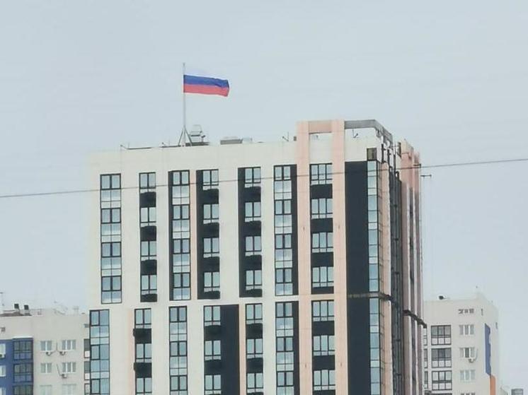 Самый большой в Рязани флаг России появился на крыше ЖК на Московском шоссе