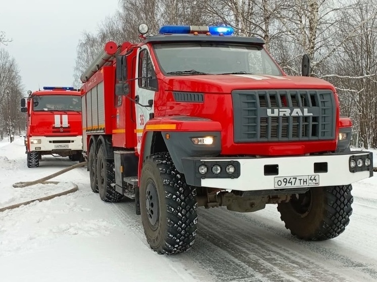 Костромские пожары: сегодня утром в Шарье сгорели два автомобиля