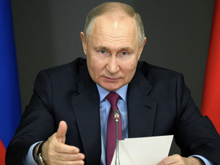 Путин предложил увеличить выплату за классное руководство и кураторство с 1 марта