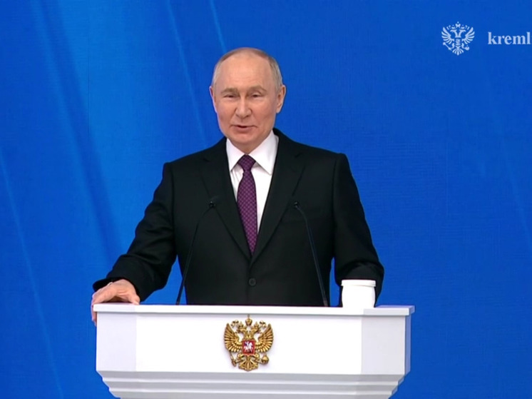 Путин призвал разрешить выпускникам пересдавать ЕГЭ по одному предмету