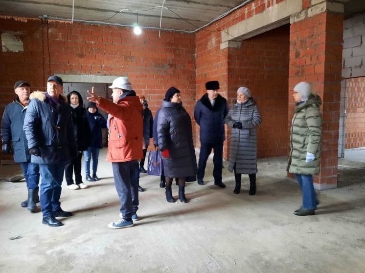 Алексей Ситников посетил стройку школы в поселке Апраксино Костромского района