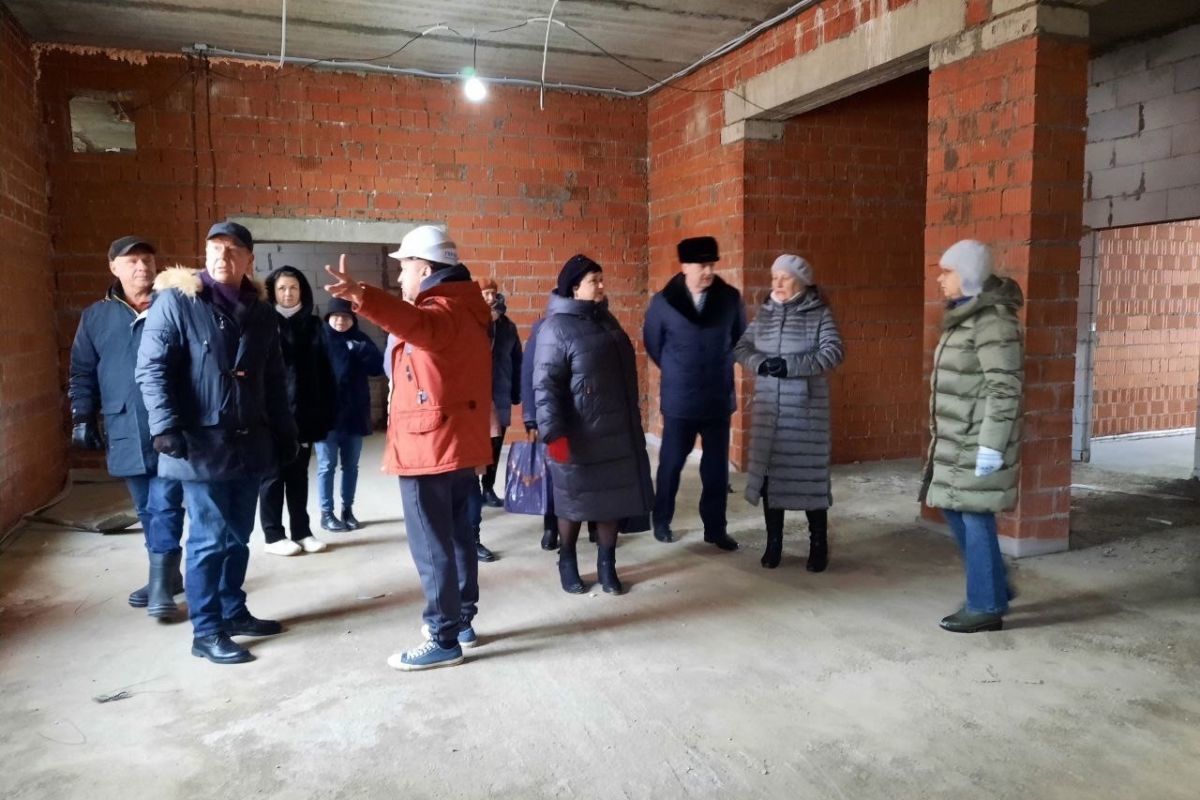 Алексей Ситников посетил стройку школы в поселке Апраксино Костромского района