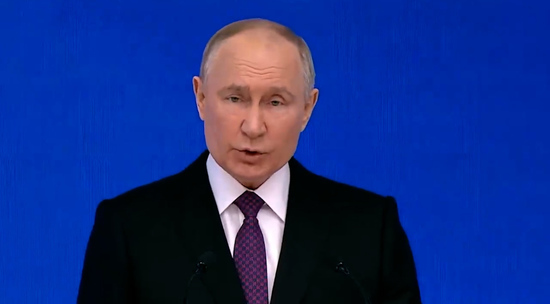 Путин предложил дать школьникам шанс возможность пересдать ЕГЭ: видео