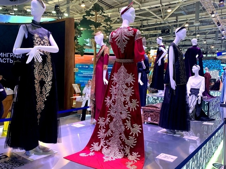 Дизайнерские платья с елецкими кружевами представили в новой экспозиции на ВДНХ