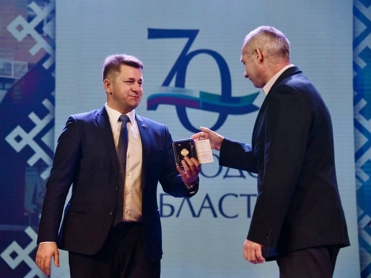 Демидов наградил внесших вклад в развитие региона белгородцев