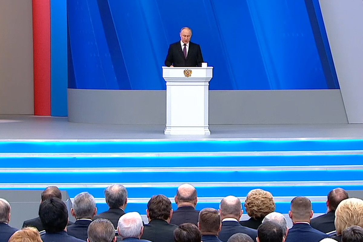 Putin revealed measures to improve demographics: payments to large families, housing programs worth billions
