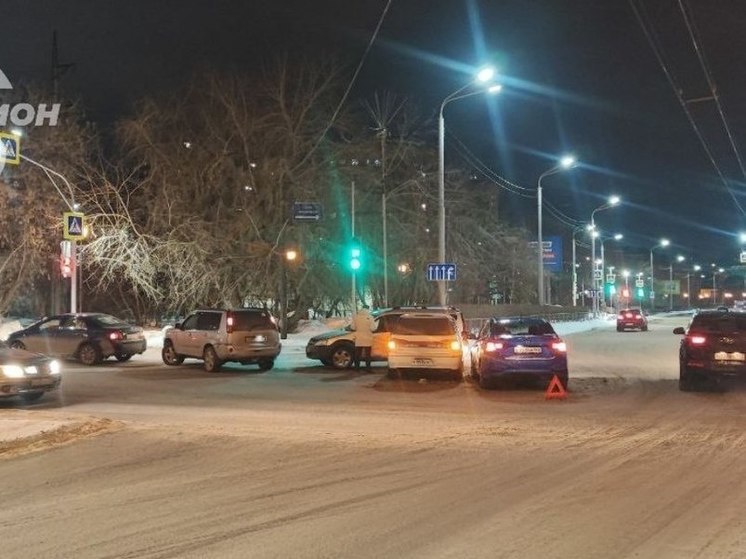 Пять машин столкнулись в Томске на пересечении двух улиц