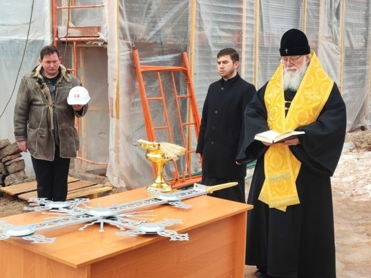 На Ярославовом дворище прошло освящение креста реставрируемой церкви Прокопия