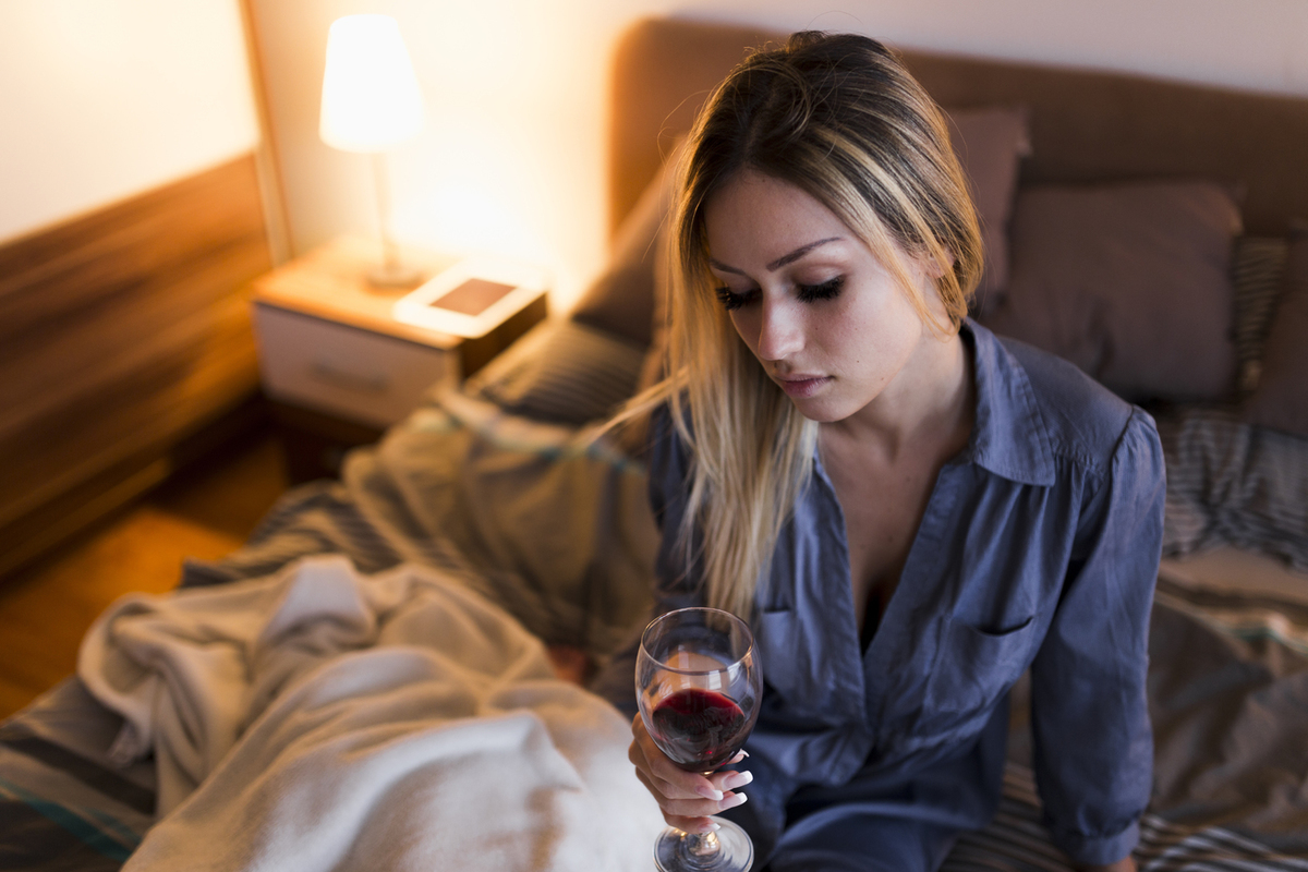 Ученые выяснили, как алкоголь влияет на сон