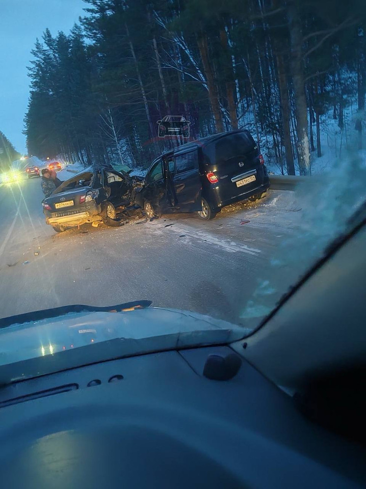 На автодороге Красноярск-Дивногорск произошла авария с двумя пострадавшими