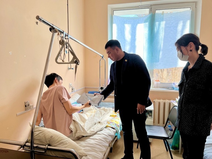 Меценат из Калмыкии поддержала семьи участников спецоперации