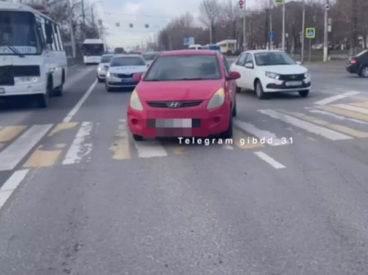 В Белгороде автоледи сбила парня и девушку на «зебре»