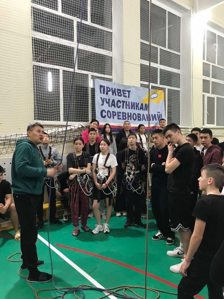Школьники Калмыкии состязаются в спортивном туризме