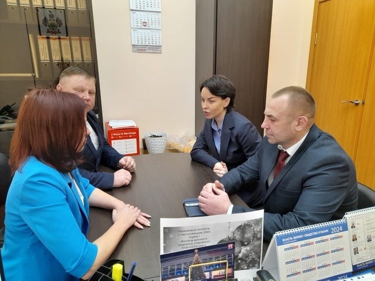 Реализацию проектов в Кавказском районе депутат ЗСК Очкаласова обсудила с заместителями главы муниципалитета