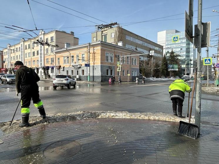 В Пензе продолжаются работы по вывозу снега из города