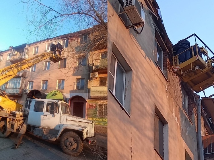 В Астрахани с фасада многоквартирного дома падали кирпичи и штукатурка