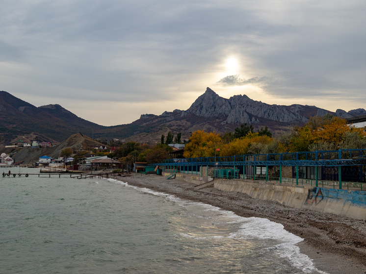 Туристки не смогли спуститься с гор в Крыму и позвонили спасателям