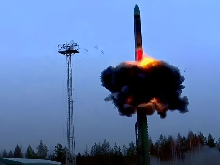 Российские военные предупредили американцев об учебно-боевом запуске баллистической ракеты "Ярс"