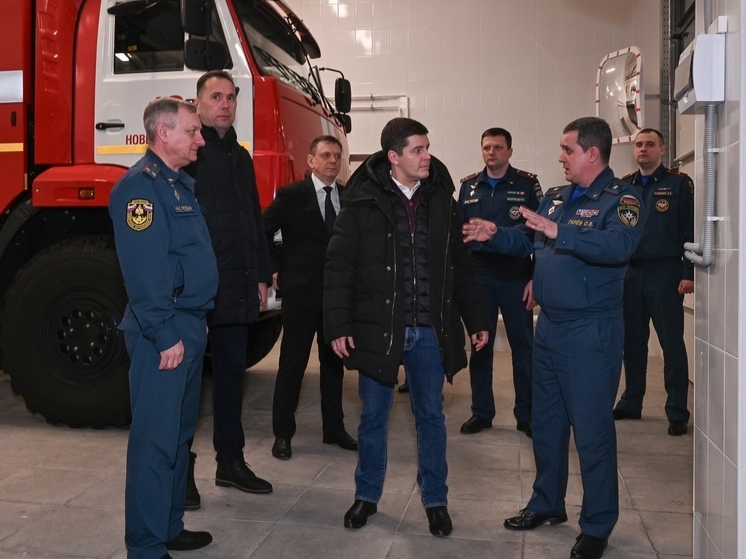 В Коротчаево Дмитрий Артюхов открыл новое пожарное депо со спортзалом и дымокамерой